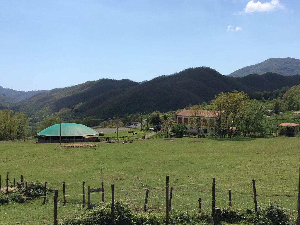 Agriturismo Dei Legi San Pietro Vara エクステリア 写真